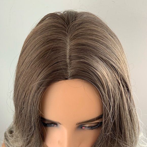 Easy to Wear Effortless Style 20” Ombre Ash Synthetic Wig - Picture 3 of 15